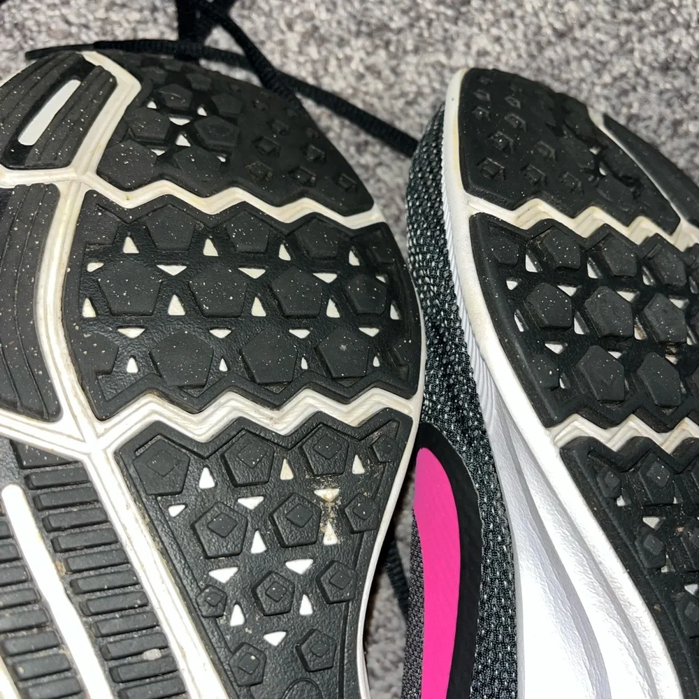 Nike Black and Pink Athletic Shoes with Mesh Design - Picture 6 of 8
